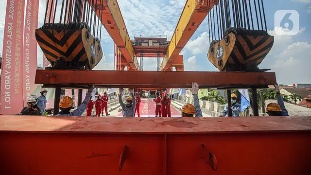 FOTO: Pemasangan Girder Box Casting Yard 1 Kereta Cepat Jakarta - Bandung Selesai