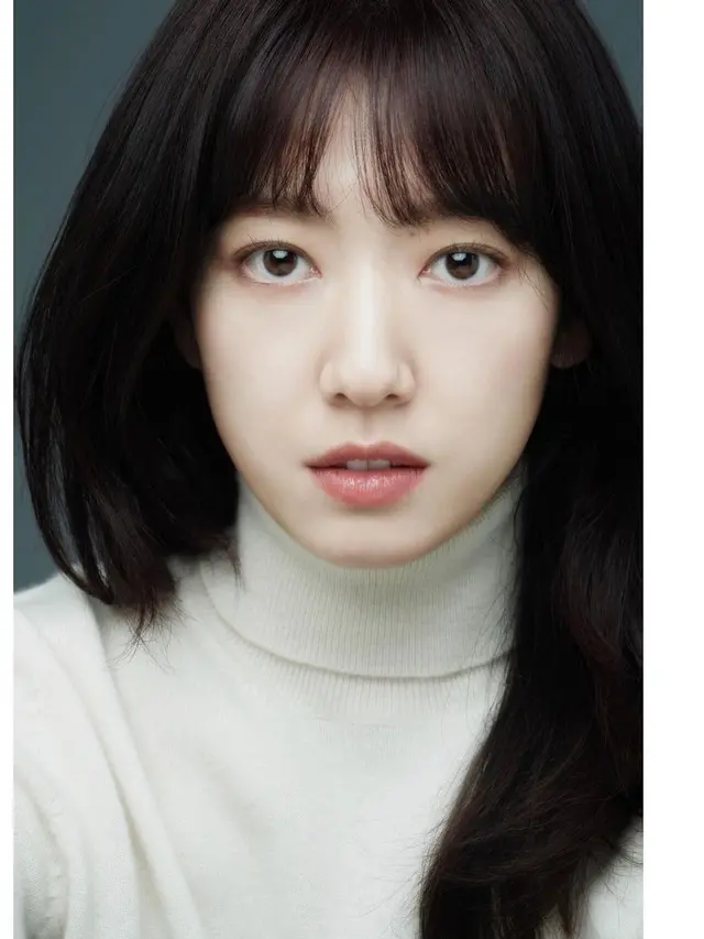 Park Shin Hye. (Instagram/ salt_ent)
