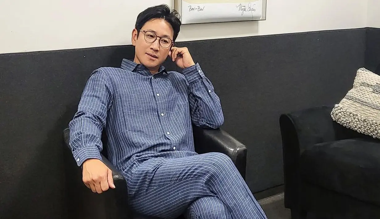 Nama Lee Sun Kyun pun langsung menjadi sorotan usai adanya kabar tersebut. Kini, usai nama sang aktor ramai diperbincangkan, pihak agensi HODU&U Entertainment buka suara. (Liputan6.com/IG/@hoduent)
