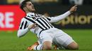 Striker Juventus, Alvaro Morata, merayakan gol yang dicetaknya ke gawang Inter Milan dalam laga Serie A Italia di Stadion Juventus, Turin, (28/2/2016). (AFP/Marco Bertorello)