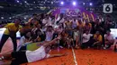 Pemain dan official Jakarta Bhayangkara Presisi merayakan gelar juara PLN Mobile Proliga 2024 di Indonesia Arena, Kompleks Gelora Bung Karno, Jakarta, Minggu (21/7/2024). (Liputan6.com/Helmi Fithriansyah)