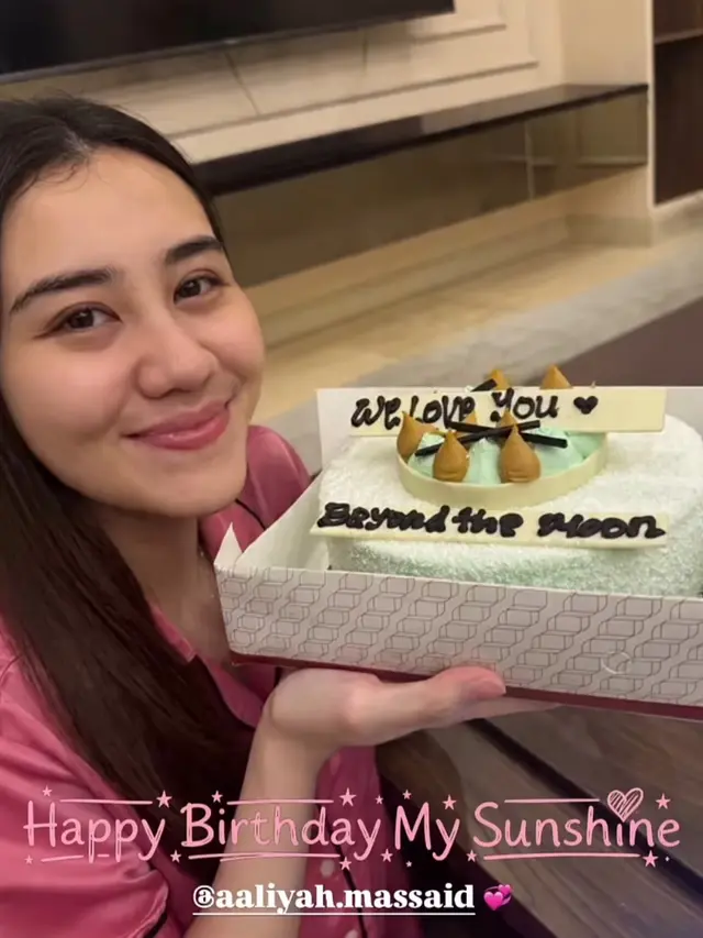 Kue ulang tahun  Aaliyah Massaid ke-24 di tengah duka. [@thariqhalilintar]