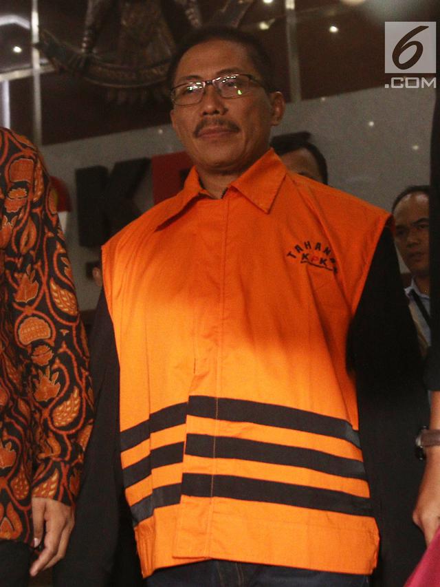 Bupati Cirebon Purwadi Sastra Resmi Ditahan Komisi Pemberantasan Korupsi (KPK)