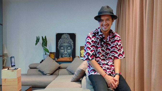 Morgan Oey Jatuh Saat Belajar Sepeda Gunung di Medan Curam, Cedera dan Memar di Paha Kanan - Vimarsana News