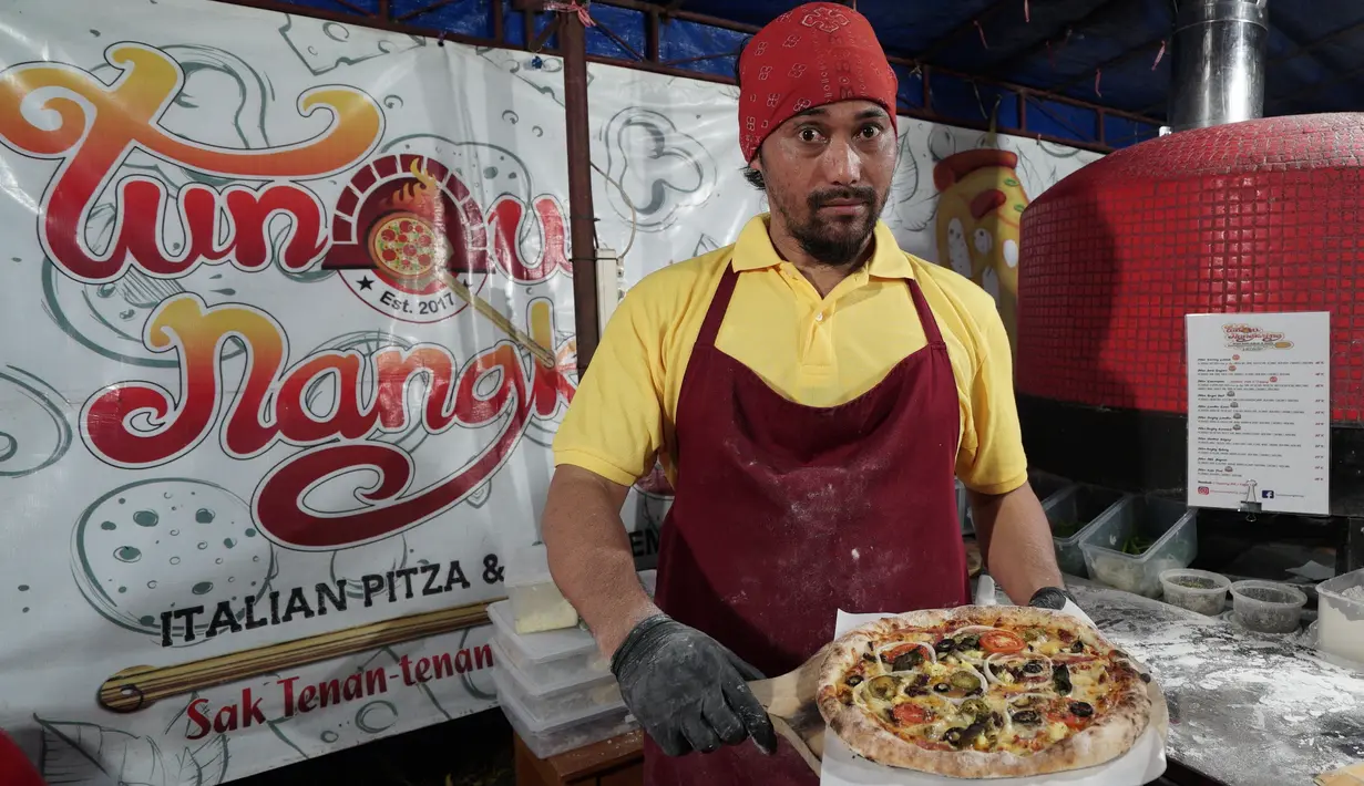 Di Tunqu Nangkring Pizza, kamu juga bisa merasakan pengalaman menyaksikan pembuatan pizza secara langsung bahkan belajar membuat pizza sendiri. (Brilio/Syamsu Dhuha FR)