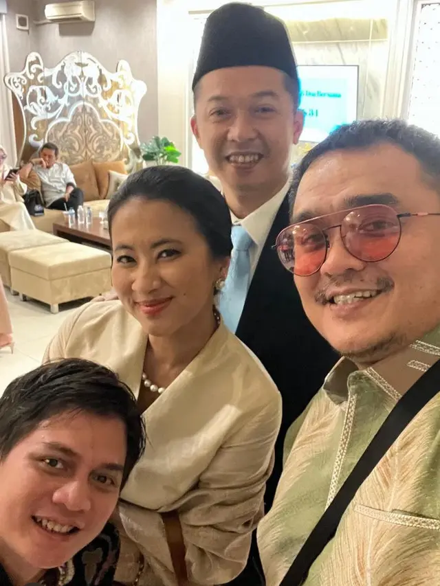 Ami Gumelar Istri Taufik Hidayat saat Pelantikan Wakil Menteri.