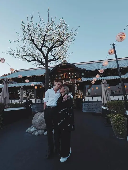 Penampilan keduanya yang kompak dan stylish kerap mencuri perhatian. Selain kompak, mereka juga memiliki gaya yang SWAG abis. @agnezmo.