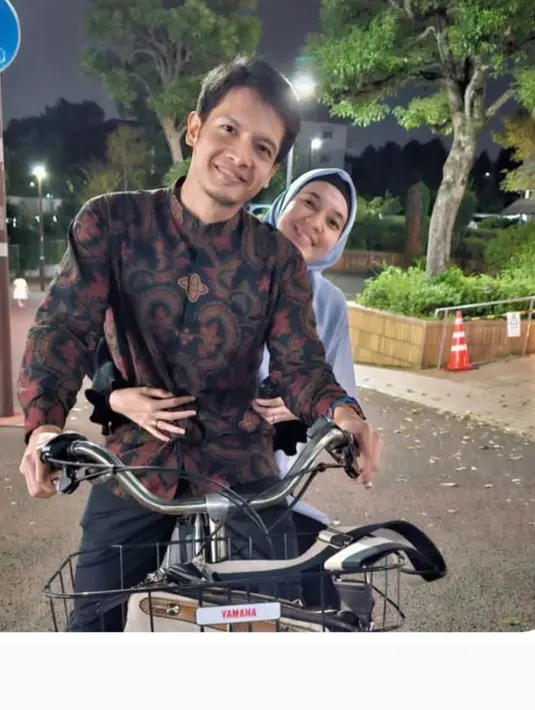 "Jadi sebenarnya poinnya tiga itu. Karena memang nggak boleh masalah keluar dari kamar. Itu hal yang penting banget buat kita. Jadi sebisa mungkin ya udah selesain aja gitu," kata Dhini Aminarti. [Instagram/dimasseto_1/dhiniaminarti]