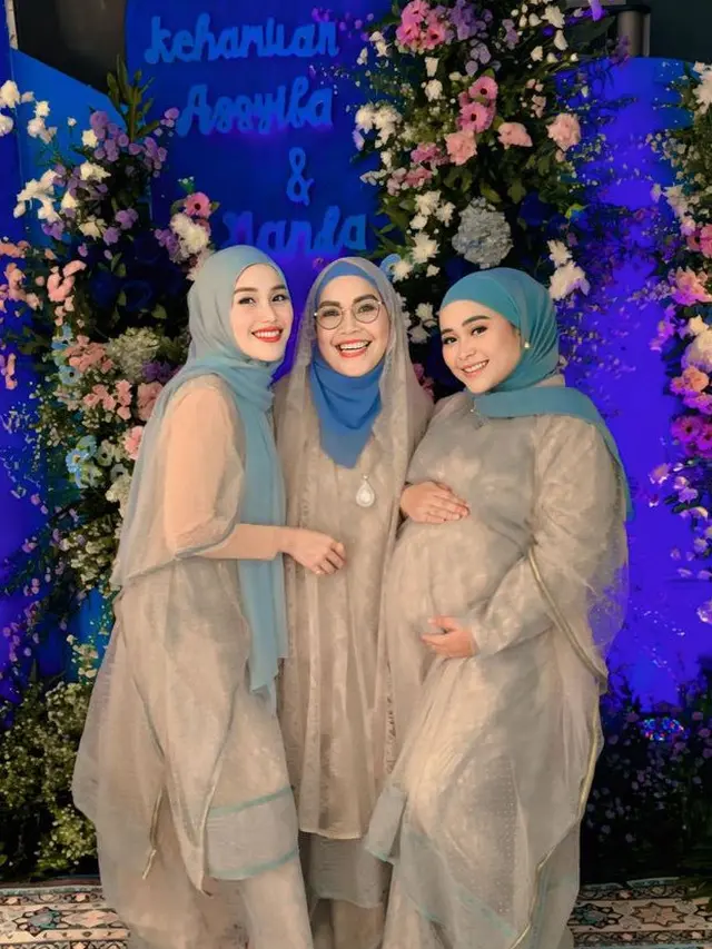 Potret Ayu Ting Ting saat 7 Bulanan sang Adik.