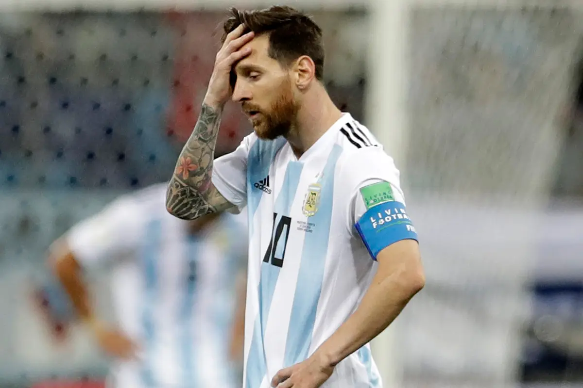 Lionel Messi Tertunduk Lesu