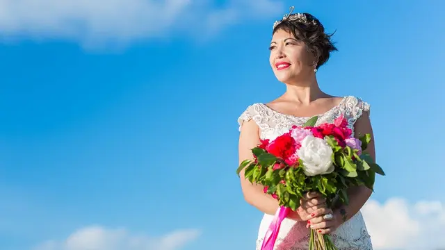 Ditinggal Tunangan, Wanita Ini Malah Nikahi Dirinya Sendiri