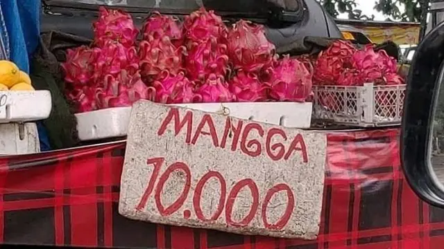 6 Tulisan Nyeleneh di Lapak Penjual Mangga Ini Bikin Geleng Kepala
