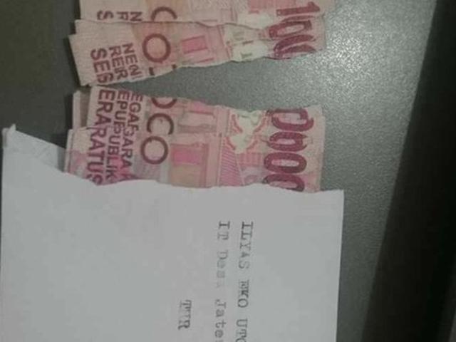 Mimpi Diberi Uang Kertas Sobek - Arti Mimpi Menemukan Uang Atau Duit Kertas.