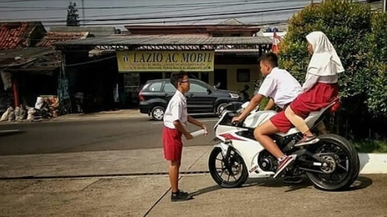 Bocah SD naik motor sport