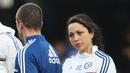 2. Eva Carneiro - Mantan fisioterapis Chelsea ini memang tidak salah, namun konflik Mou dengan Eva dianggap sebagai awal keruntuhan Chelsea pada musim ini. Terlalu banyak pikiran Mou terbuang untuk menyelesaikan masalahnya dengan Eva. (EPA/Kieran Galvin)
