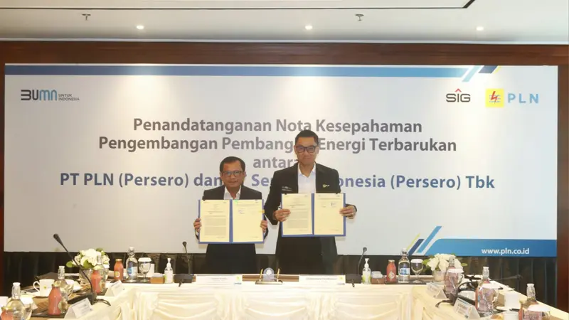 PT PLN (Persero) dan PT Semen Indonesia (Persero) Tbk (SIG) sepakat berkolaborasi mendorong penggunaan listrik berbasis Energi Baru dan Terbarukan (EBT) di area operasi Semen Indonesia Group (SIG).