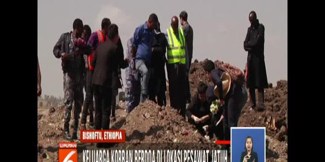 Keluarga WNI Korban Kecelakaan Ethiopian Airlines Lakukan Tabur Bunga