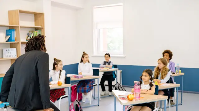 Serunya suasana belajar di kelas (Pexels)