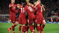 Selebrasi golpertama Liverpool yang dicetak Nabi Keita pada leg 1, babak perempat final Liga Champions yang berlangsung di Stadion Anfield, Liverpool, Rabu (10/4). Liverpool menang 2-0 atas Porto (AFP/Glyn Kirk)