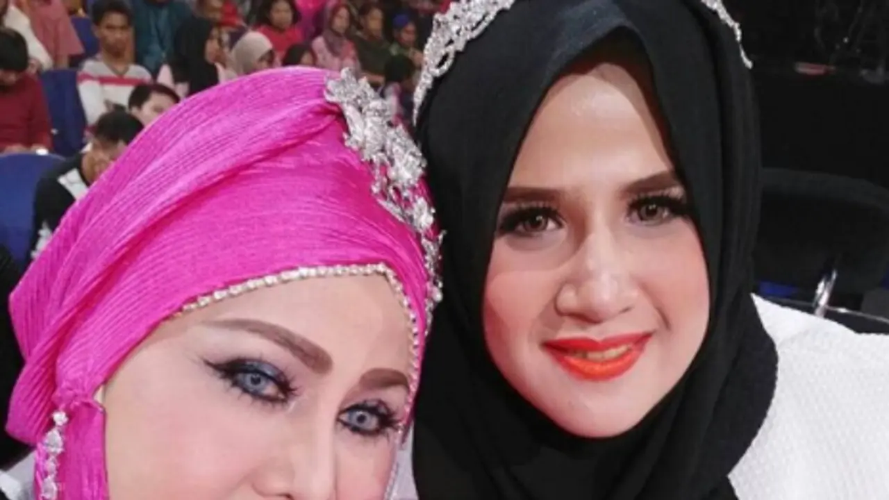 [Bintang] Dhawiya Zaida dan Elvy Sukaesih