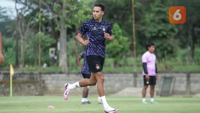 Ezra Walian