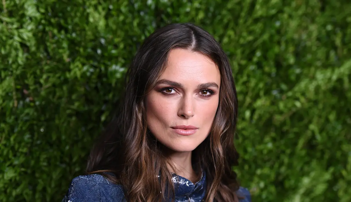 ilansir dari Instyle, Keira Knightley mengaku bahwa ia sangat pemalu di usia 20an. Ia membutuhkan bertahun-tahun untuk menjadi dirinya sendiri. (ANGELA WEISS / AFP)