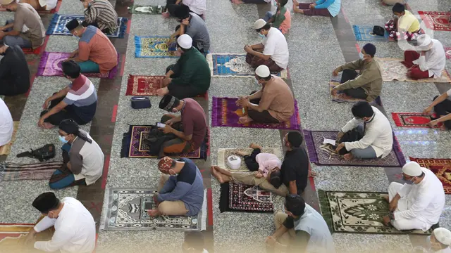 Suasana Salat Jumat Pertama di Masjid At-Tin