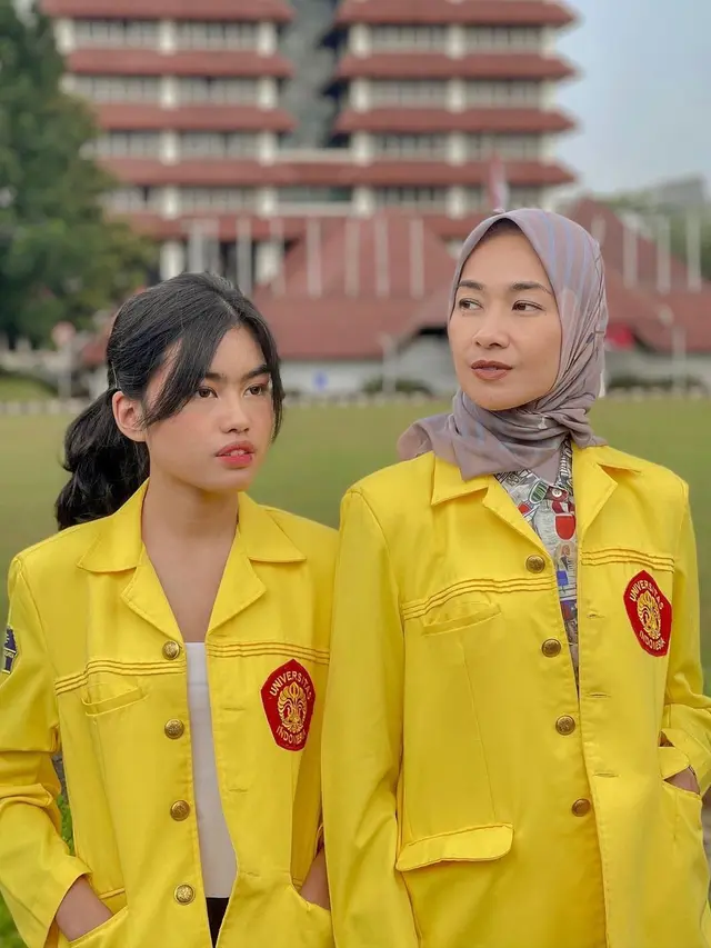 Wisuda Namira Adjani