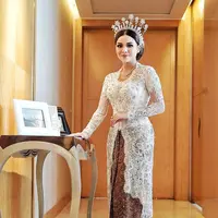 (Instagram/verakebaya)