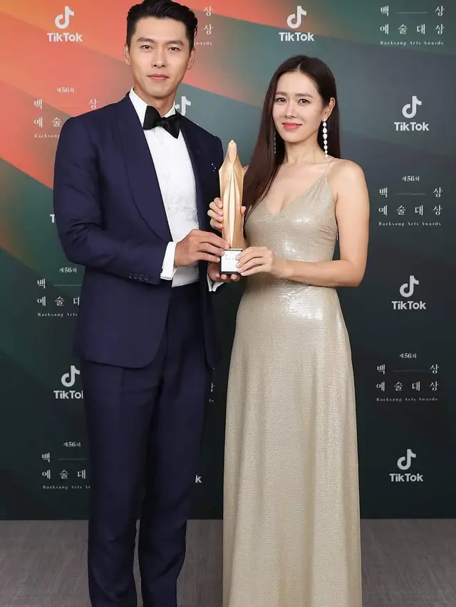 7 Pesona Son Ye Jin, Artis Korea yang Dinobatkan Jadi Wanita Tercantik