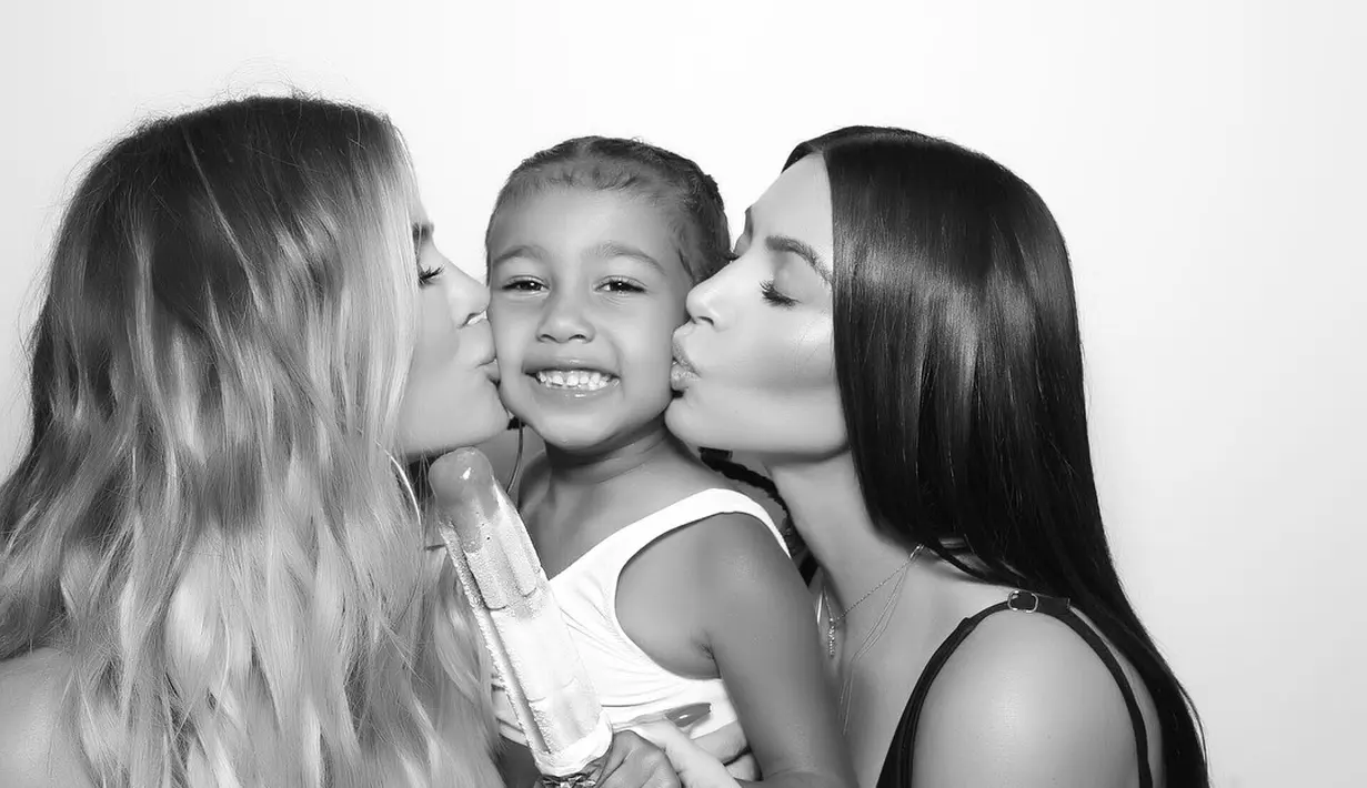 Hal tersebut tentu membuat para penggemar merasa bingung karena selama ini banyak yang percaya bahwa Khloe Kardashian hamil bersamaan dengan Kylie. (instagram/khloekardashian)
