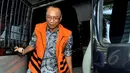 Mantan Menteri Energi Sumber Daya Mineral (ESDM) Jero Wacik saat tiba di Gedung KPK, Jakarta, Selasa (12/5/2015). Jero diperiksa untuk kasus pemerasan saat ia menjabat sebagai Menteri ESDM. (Liputan6.com/Helmi Afandi) 