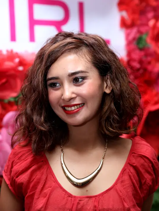 Bagi Ayushita, inpirasi bisa datang dari mana saja, "Jadi misal pake lipstik atau apa cobain aja bereksperimen nggak harus takut atau apa. Dan inspirasi bisa dateng dari mana aja sih.” ungkap Ayushita. (Andy Masela/Bintang.com)