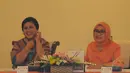 Ibu Negara, Iriana Jokowi, didampingi Mufidah Kalla menggelar rapat perdana dengan para istri menteri Kabinet Kerja di Jakarta, Senin (3/11/2014). (Liputan6.com/Herman Zakharia) 