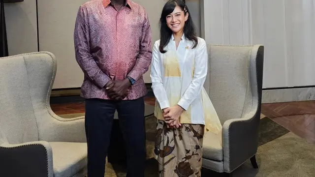 Potret Dian Sastro Kenakan Batik di Berbagai Momen (credit: instagram/therealdisastr)