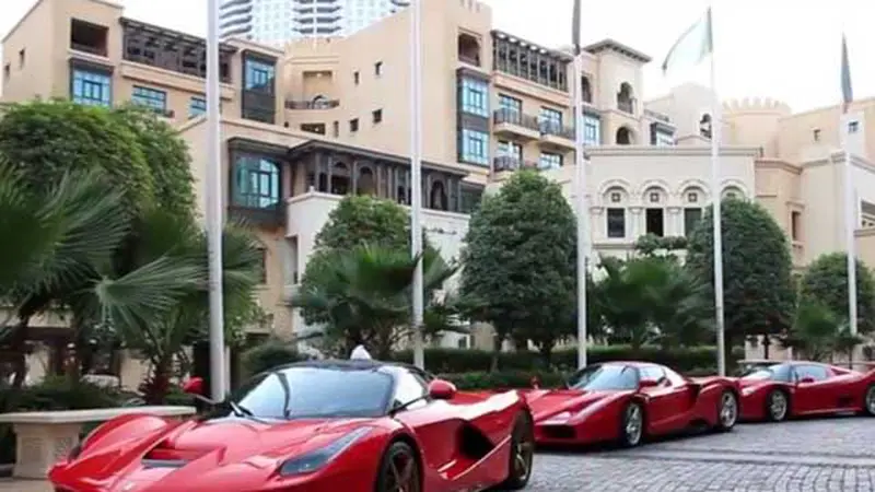 4 Unit Hypercar Ferrari Sukses Bikin Gempar Hotel Mewah di Dubai