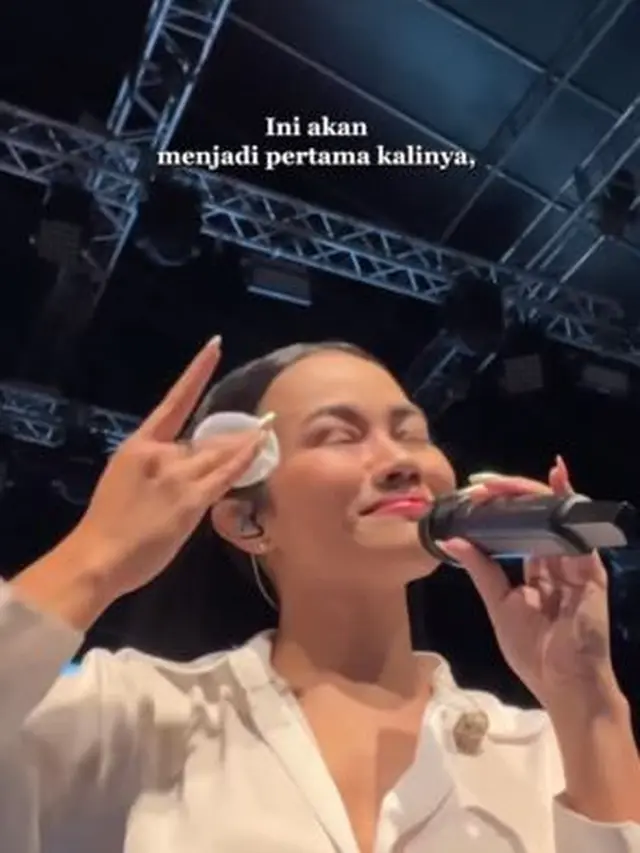 Yura Yunita Hapus Makeup saat Manggung, Ini 6 Potretnya Tanpa Riasan