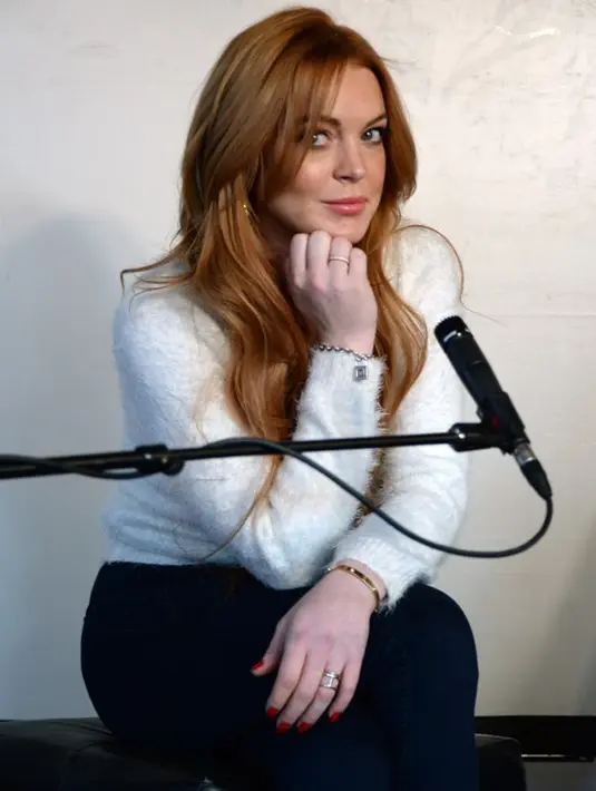 Tak hanya itu, dalam foto tersebut Lindsay pun menuliskan caption berupa quotes dari Mother Theresa yang juga berbahasa Inggris. Pada intinya, tulisan itu mengajak untuk menebarkan cinta kepada siapapun. (AFP/Bintang.com)