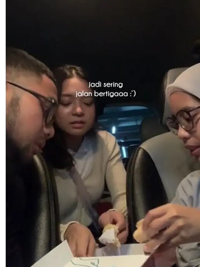 Wanita Ini Bagikan Momen Bareng Pacar dan Sahabatnya, Kemana-Mana Selalu Bertiga