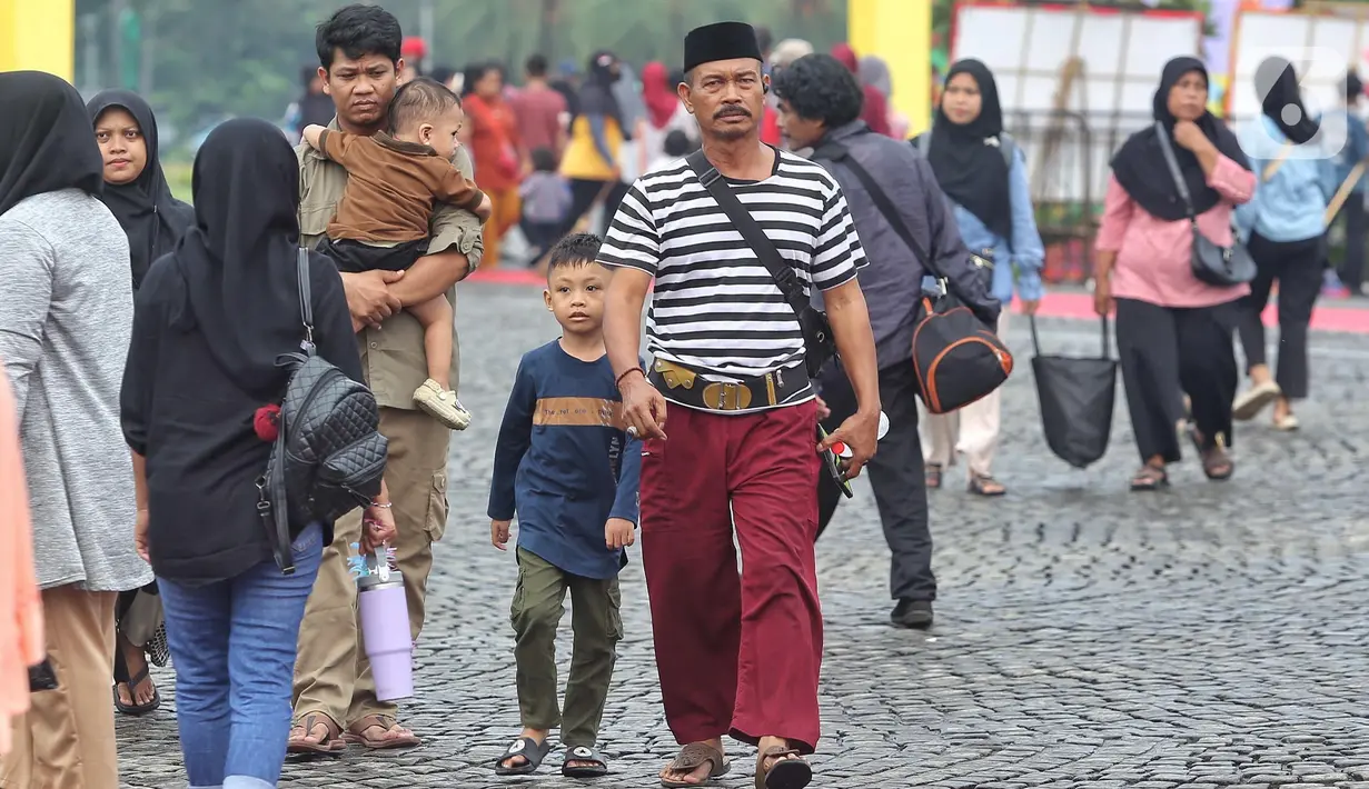 Beberapa pertunjukan kesenian khas seperti atraksi silat, topeng blantek, dan pertunjukan lainnya siap menghibur pengunjung di perayaan Lebaran Betawi 2025. (Liputan6.com/Angga Yuniar)