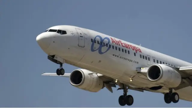 Ilustrasi penerbangan pesawat Air Europa terkena turbulensi. (AFP/File)