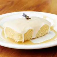 Ilustrasi Lime and Honey Cake/copyright shutterstock.com/SantiagoCastilloChomel