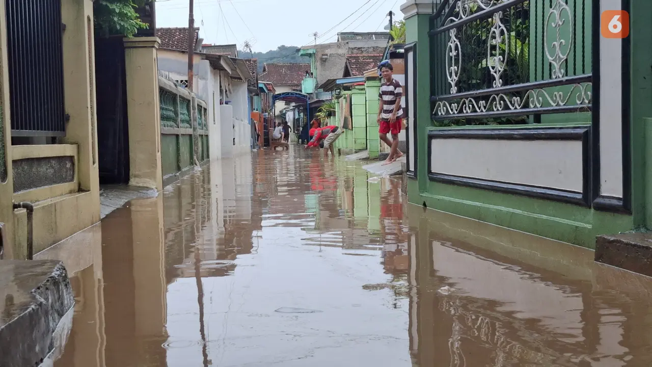 Seribuan rumah warga di Kecamatan Panjang, Bandar Lampung terendam banjir. Foto : (Liputan6.com/Ardi).