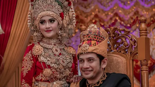 Momen pernikahan Teuku Mirza dengan sang istri, Devita Sari pada 2016 lalu.