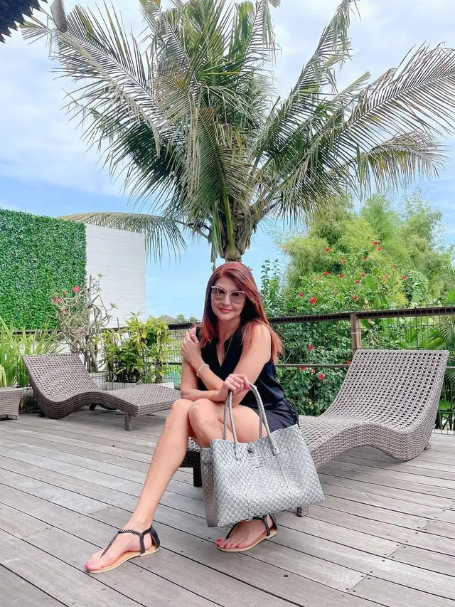 Awet Muda, 7 Gaya Tamara Bleszynski saat Hangout Ini Curi Perhatian