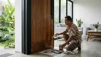 Cara Merawat Pintu Kayu agar Tidak Lapuk. (AI Generated)