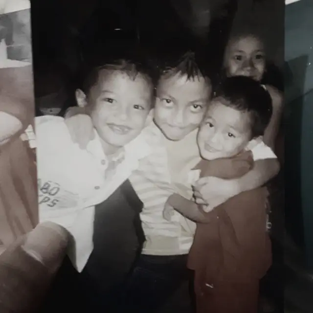 6 Potret Masa Kecil Rey Mbayang, Bak Pinang Dibelah Dua dengan Shaka