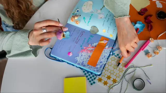 Dari Kain Jadi Mainan Edukatif, Ini Cara Bikin Quiet Book Sendiri di Rumah untuk Latih Motorik Anak