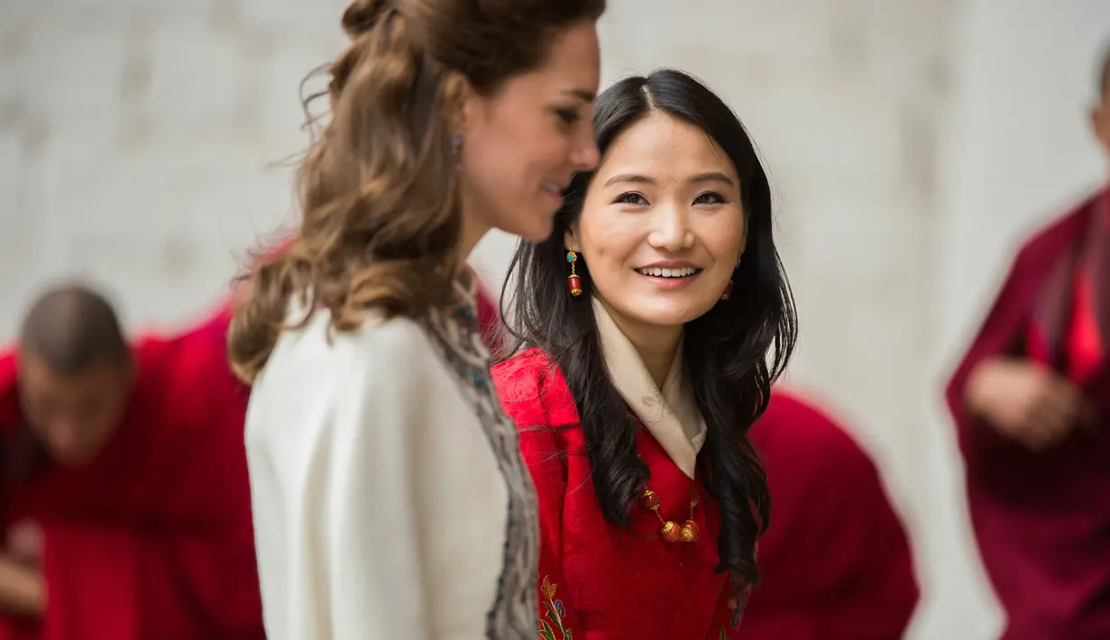 Jetsun Pema Wangchuck merupakan seorang ratu di Bhutan, negara yang terletak di antara India dan Tiongkok. Jetsun Pema yang menjadi ratu di usia 21 tahun membuatnya menjadi ratu termuda yang pernah ada. (AFP Photo/ ROBERTO SCHMIDT)