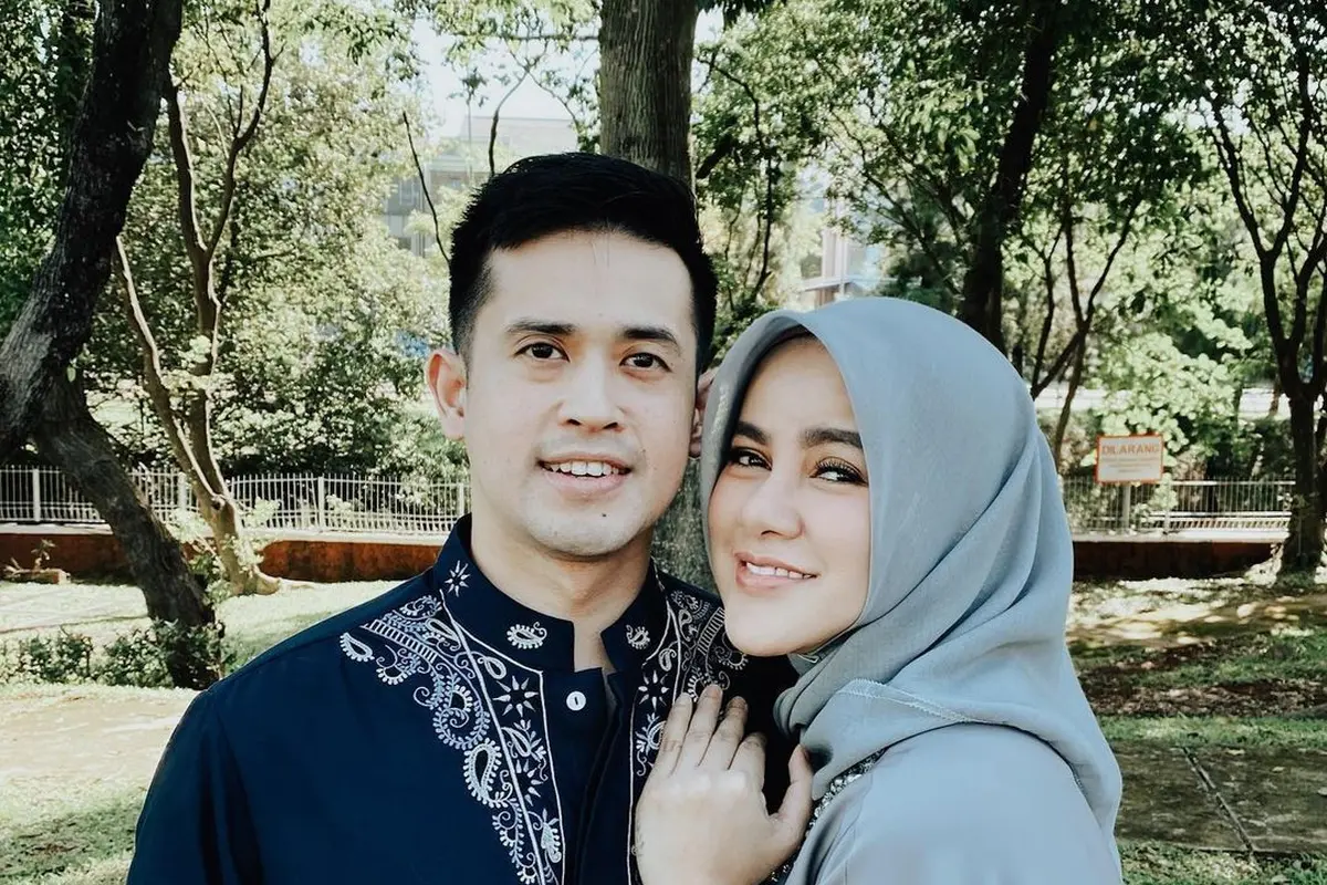 Saling Sindir di Media Sosial, Ini 6 Potret Mesra Olla Ramlan dan Aufar Hutapea